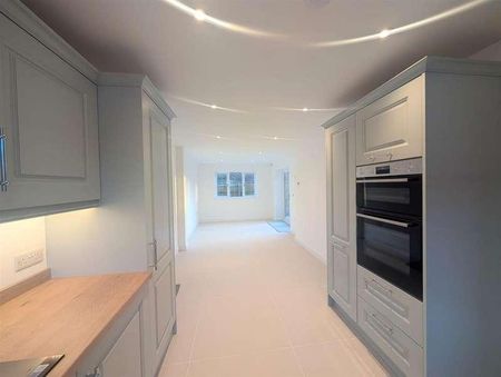 Main Street, Claypole, NG23 - Photo 4