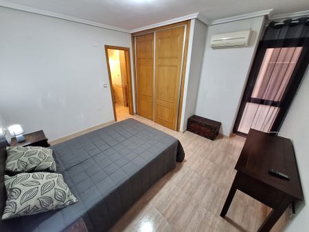 Ref.7691 3 Bedroom Apartment in the Center of Torrevieja - Photo 2