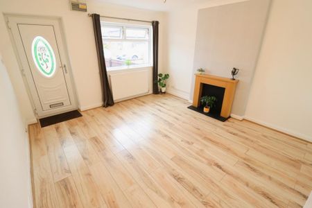 2 bedroom semi-detached house to rent - Photo 3