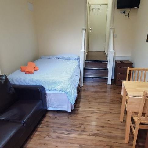 Studio to rent - Photo 1