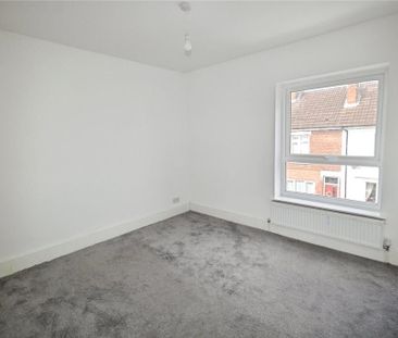 2 bedroom end of terrace house to rent - Photo 5