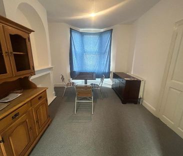 3 bedroom end of terrace house to rent - Photo 2