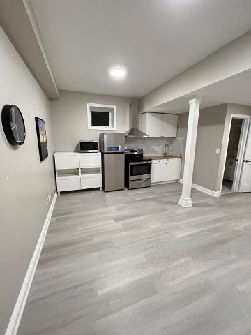 For Lease - 4641 Keystone Crescent, Burlington, Ontario - Photo 2