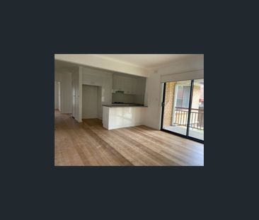 Large Family Home In Prime Location And Renovated! - Photo 5