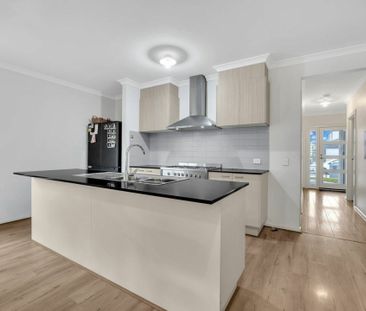 60 Sunlight Circuit, Lara VIC, Belconnen - Photo 2