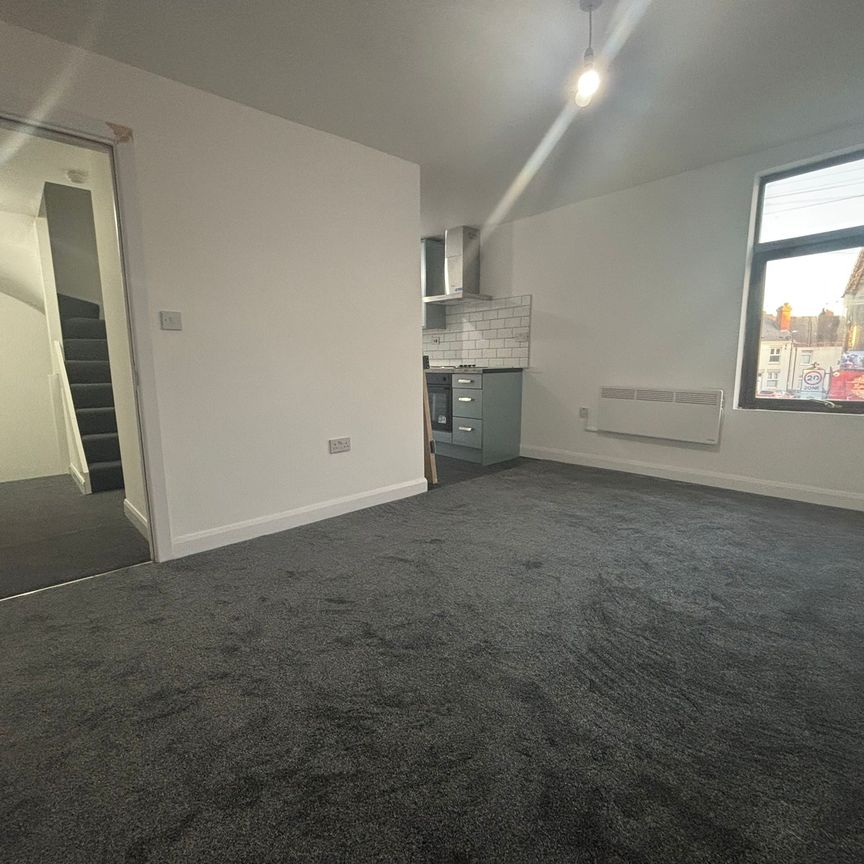 Stoney Stanton Road, Hillfields - Photo 1