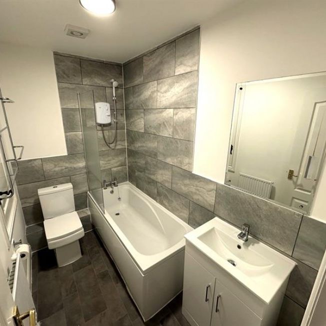 2 Bedroom End Terrace To Let - Photo 1