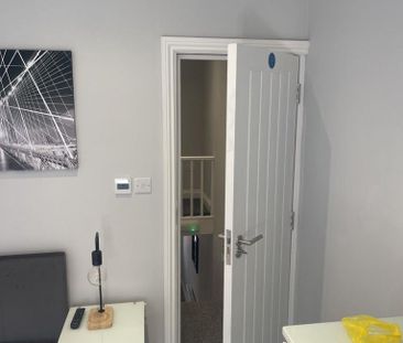 1 bedroom house of multiple occupation to rent - Photo 6