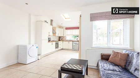 Room for rent in sweet 3-bedroom house, Melrose Park, Dublin - Photo 4