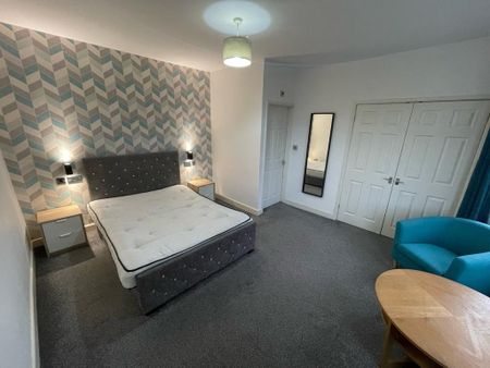 1 bedroom in a house share to rent - Photo 4