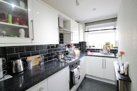 1 bedroom semi detached to rent - Photo 3