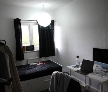 3 bedroom semi-detached house to rent - Photo 6