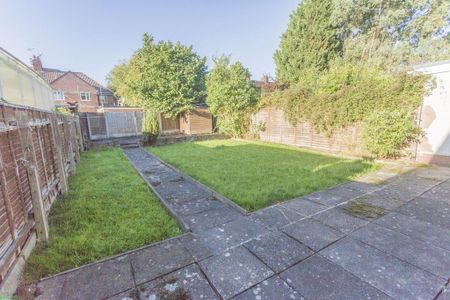 4 bedroom terraced house to rent - Photo 5