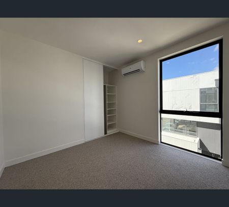 71/583 Ferntree Gully Road, Glen Waverley, Vic 3150 - Photo 2