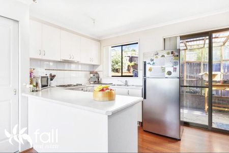 Impeccable unit in the heart of Blackmans Bay - Photo 2