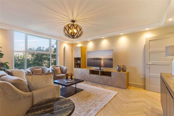 A well-presented apartment offering bright accommodation and excellent convenience - Photo 1