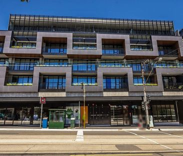 Luxury One-Bedroom Apartment - Photo 4