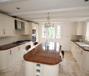 3 bedroom semi-detached house to rent - Photo 5