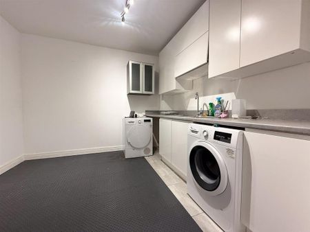 4 bedroom townhouse to rent - Photo 2