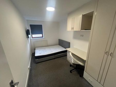 3 bedroom flat to rent - Photo 2