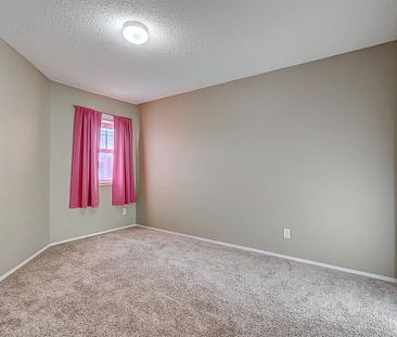 9 Spring Crescent Southwest, Calgary - Photo 5