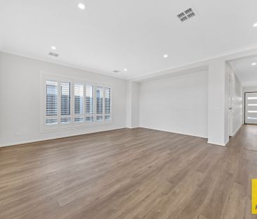 Spacious Double-Storey Home for the Growing Family! - Photo 2