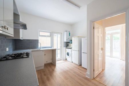 2 bedroom flat to rent - Photo 5