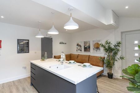 1 bedroom in a house share to rent - Photo 5