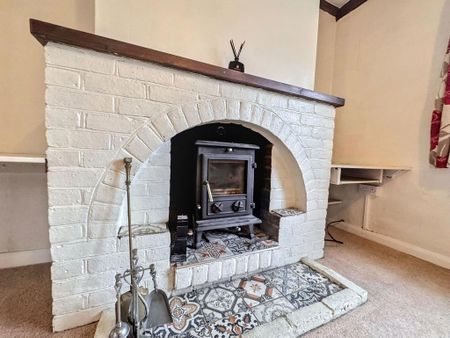 2 bedroom semi-detached house to rent - Photo 3