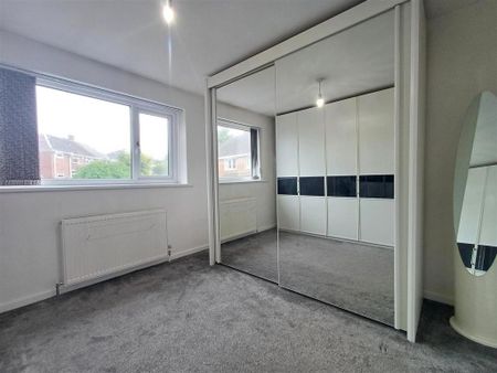 3 bedroom semi-detached house to rent - Photo 2