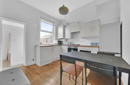 3 Bed Terraced House, Field Road, E7 - Photo 5