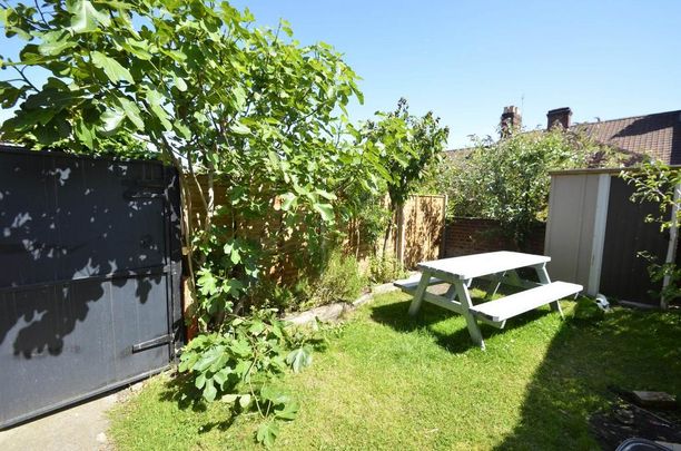 3 bedroom terraced house to rent - Photo 1