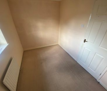 Poppyfields, Bedford, MK41 - Photo 2