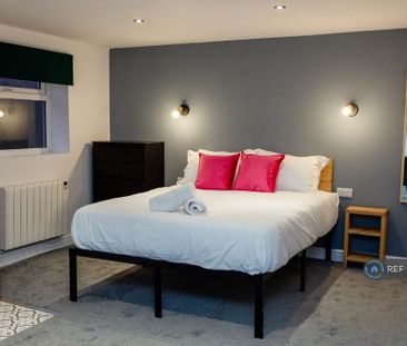 Studio to rent - Photo 6