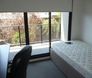 18/589 Glenferrie Road, Hawthorn VIC 3122 - Photo 3