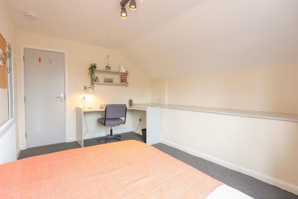 1 bedroom in a house share to rent - Photo 1