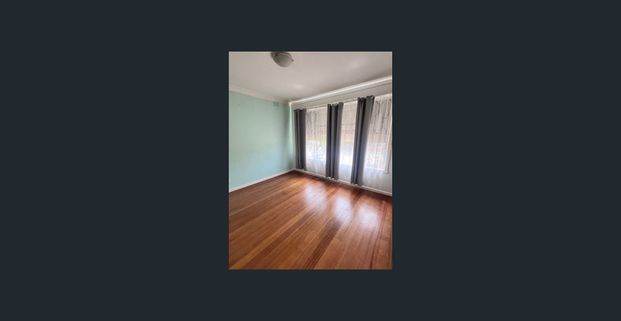 Spacious Family Home with Big Beautiful Yards – Ready for New Memories - Photo 1