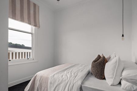 Oh so close to the beach! - Photo 5