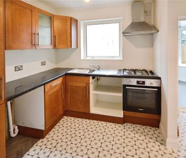 3 bedroom semi-detached house to rent - Photo 3