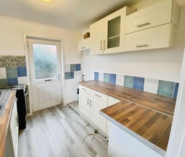 2 bedroom detached bungalow to rent - Photo 2