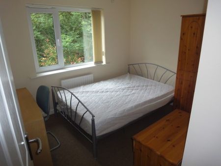 Modern 4 Bed House close to City Centre - Photo 2