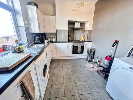 2 bed upper flat to rent in NE29 - Photo 5