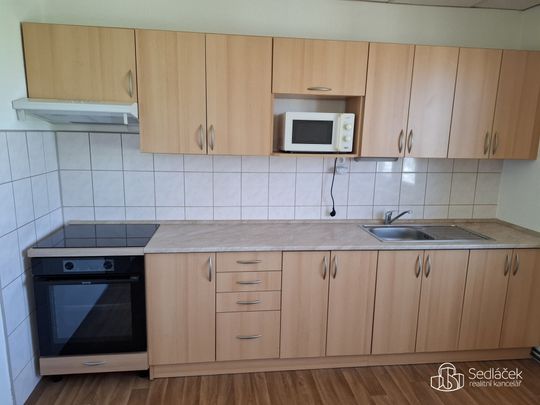 Pronájem bytu 3+1, 98 m², ul. Chebská, Sokolov - Photo 1