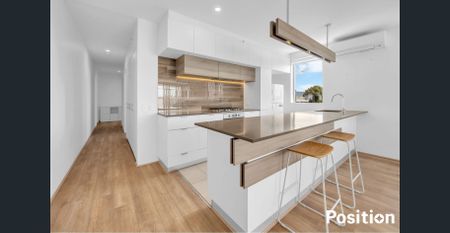 Expansive 2 Bed + Study Furnished Unit! - Photo 4