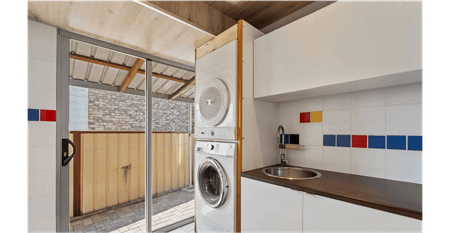 Beautiful 4-Bedroom, 3-Bathroom, 2-Carpark Family Home in Alexandra Hills - Photo 2