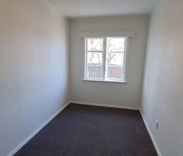 Spacious, Renovated 3 Bedroom Home – Ready to Move - Photo 3