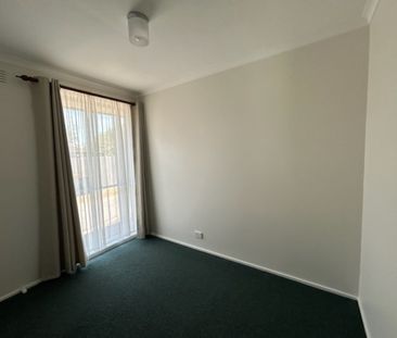 Family Home in Quiet Court - Photo 6