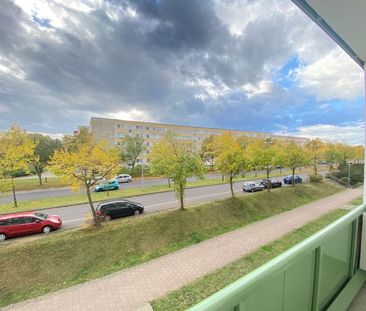 Einzug gut planbar - große 3-Raumwohnung mit Balkon, Dusche und Aufzug - Photo 3