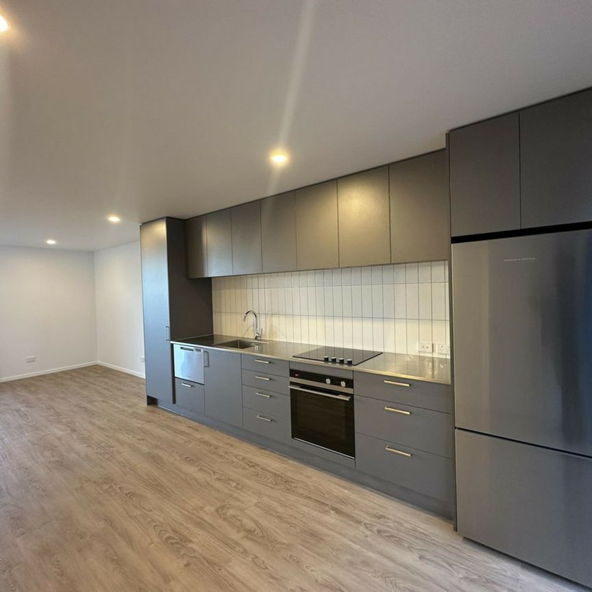 Perfectly located townhouse with stunning views! - Photo 1