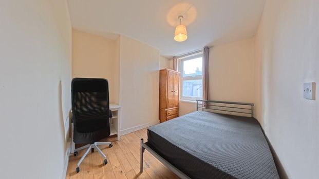 6 bedroom terraced house to rent - Photo 1